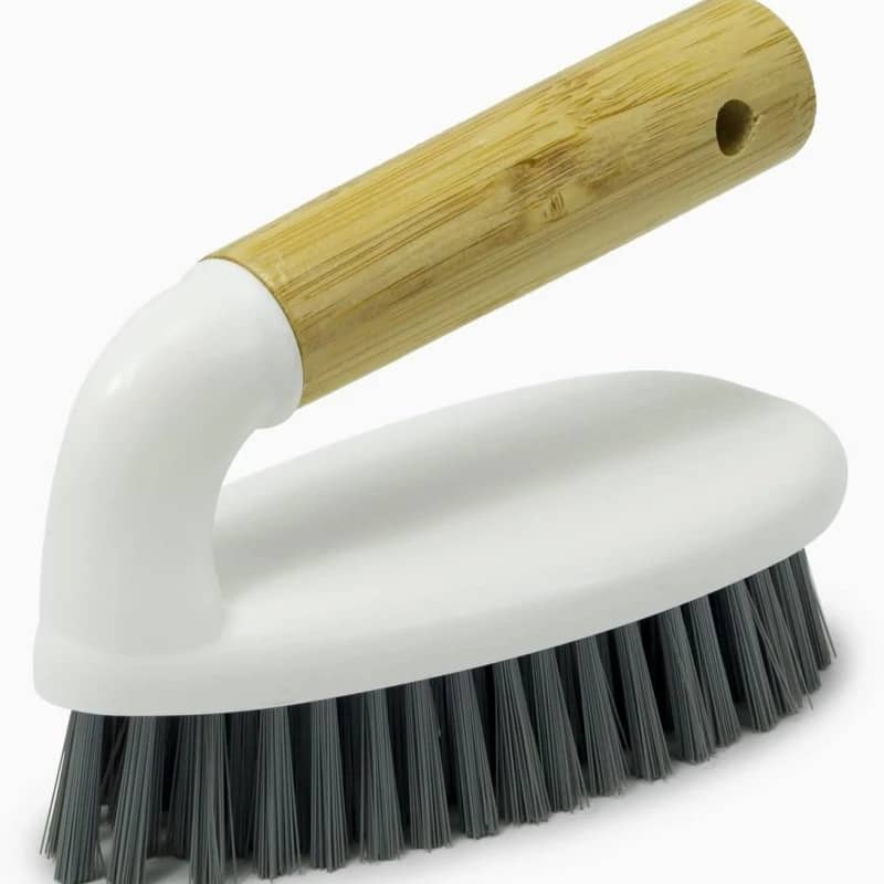 Cepillo para limpieza con mango de madera
