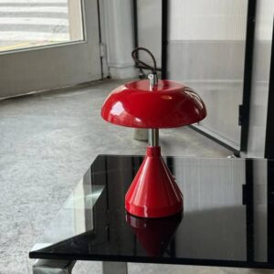 Lámpara de mesa viajera inalámbrica roja