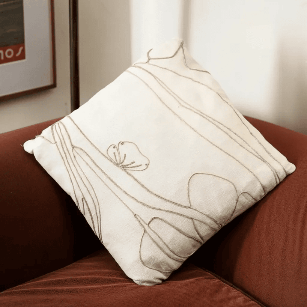 Funda de almohadón líneas orgánicas marrones 45x45cm