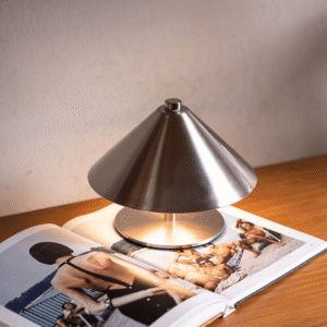 Lámpara de mesa cónica metálica Baby plateada