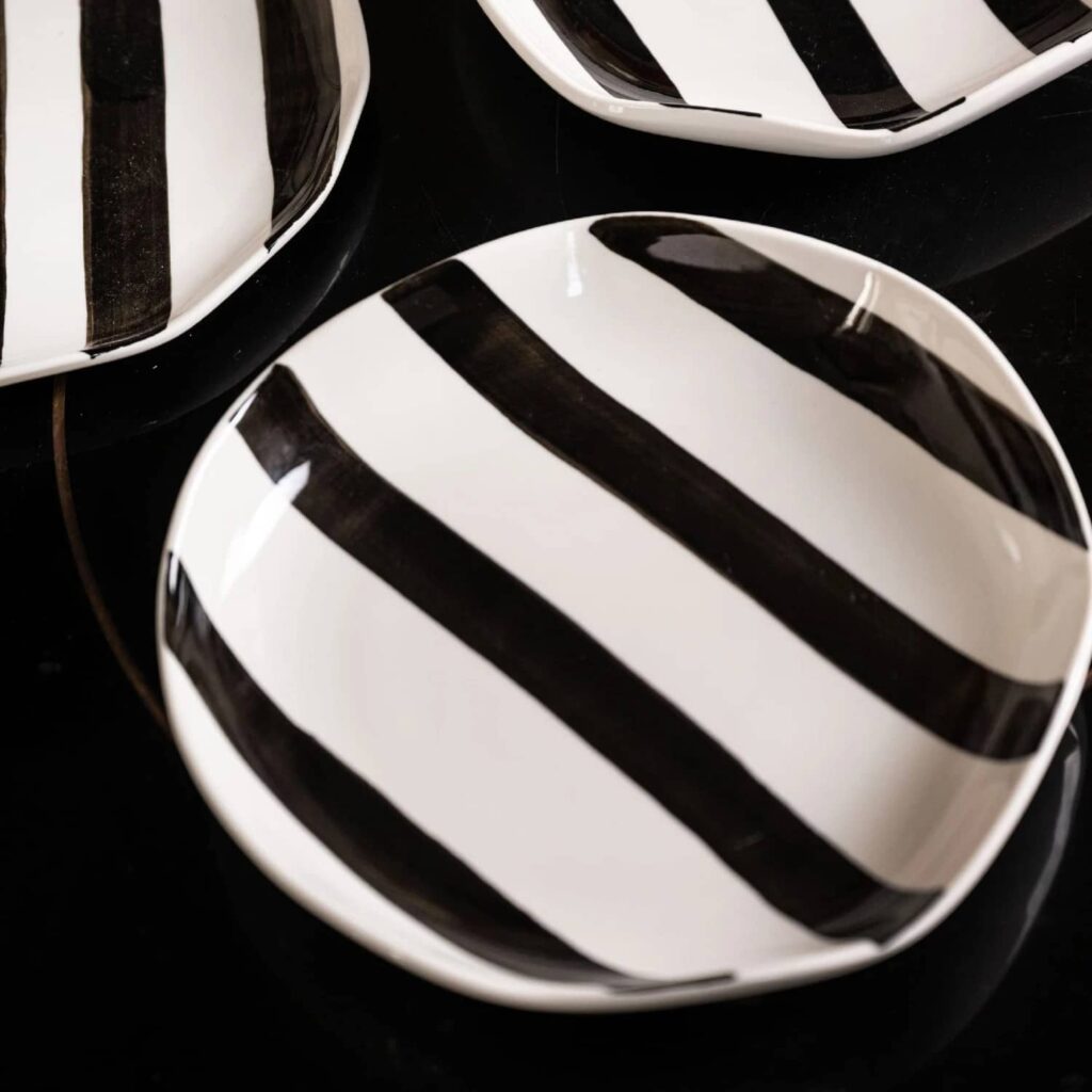 Plato de cerámica hondo rayas