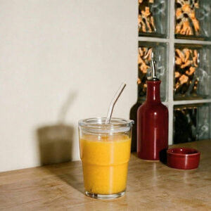 Vaso de vidrio con tapa y sorbito 450ml