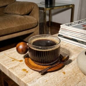 Taza de vidrio acanalada con asa de madera Avellana 200ml